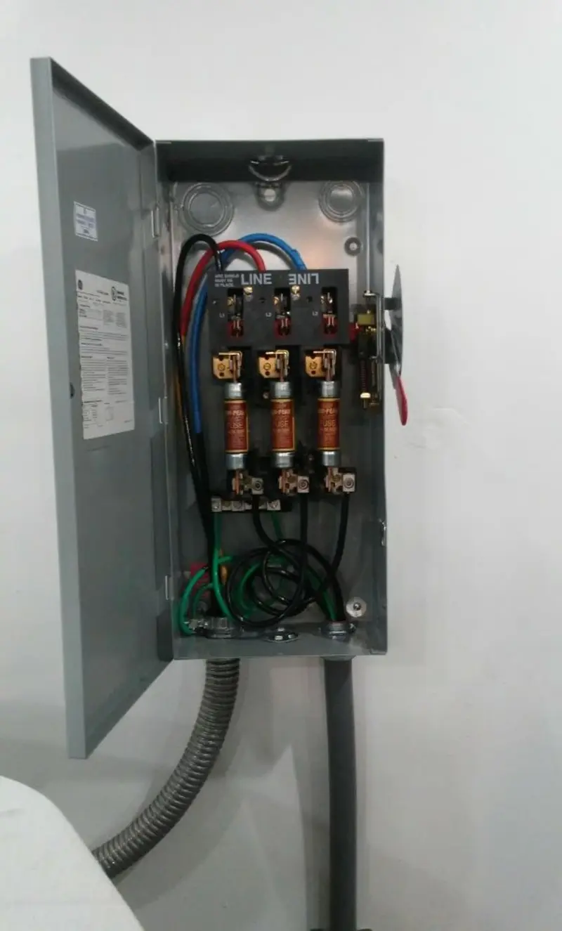 Three-phase disconnect switch installed for Smoke Detector Installation in Grambling